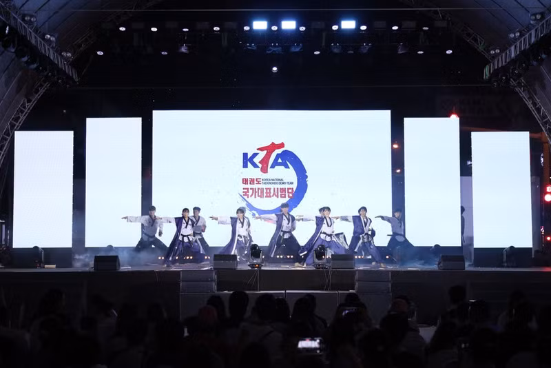 The national Taekwondo performance team under the Korea Taekwondo Association. (Photo: Organising Committee)
