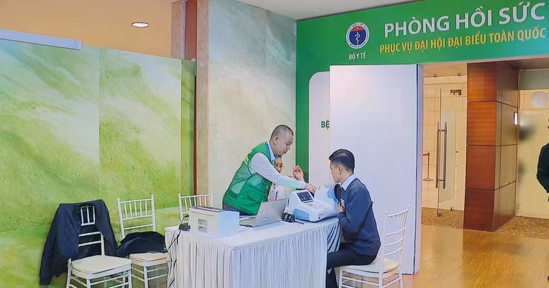 Medical staff have maintained a high level of focus on providing health care for delegates attending the 14th National Party Congress.