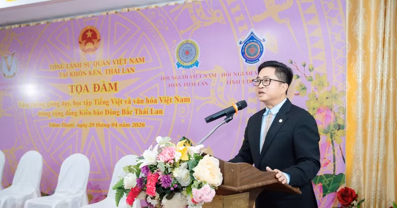 The Consul General of Viet Nam in Khon Kaen (Thailand), Dinh Hoang Linh, delivered the opening remarks at the seminar.