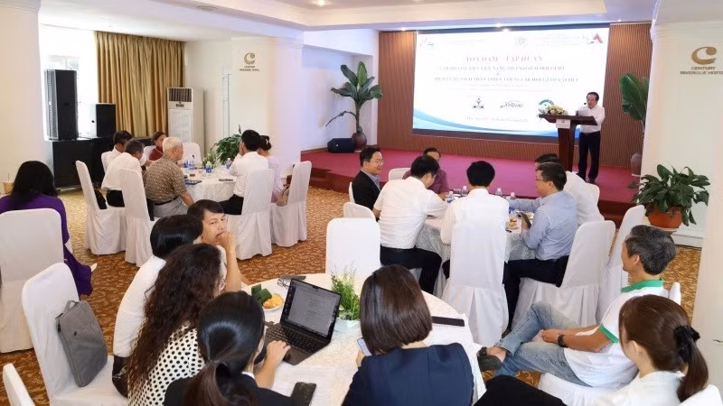 At the training programme entitled “Islamic Culture, Skills for Welcoming Muslim Guests, and Muslim-Friendly Tourism Services in Hue”.