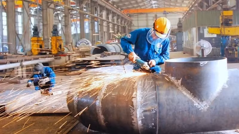 The Government will focus on supporting the business community and citizens, fostering confidence in State policies and reducing compliance costs and overall costs of the economy. (Photo: Le Tien)