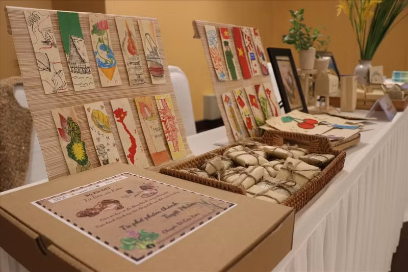 Packaging-reduction initiatives to protect the environment are showcased at the National Forum on Promoting Solutions to Reduce Plastic Packaging through Policies and Local Pilot Projects, March 20, 2026. (Photo: Mai Trang-VNA)