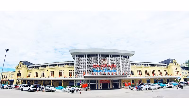 Ha Noi Railway Station deserves recognition as a heritage asset of the railway sector and the transport industry. Photo: KHIEU MINH