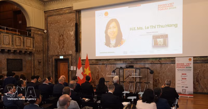 Vietnamese Deputy Minister of Foreign Affairs Le Thi Thu Hang speaks at the forum. (Photo: VNA)