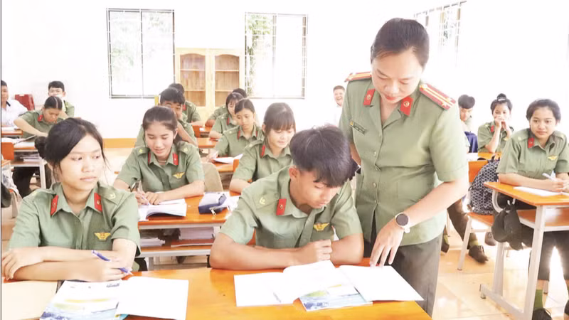 Teachers and students during a lesson at People’s Public Security Cultural School II. (Photo: CONG LY)