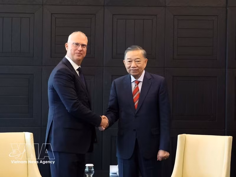 General Secretary of the Communist Party of Viet Nam Central Committee and President To Lam (R) receives CEO of the Russian Direct Investment Fund (RDIF) Kirill Dmitriev on September 9, 2026. (Photo: VNA)