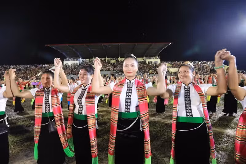 Ethnic Vietnamese women at a event. (Photo: Thanh Dat)