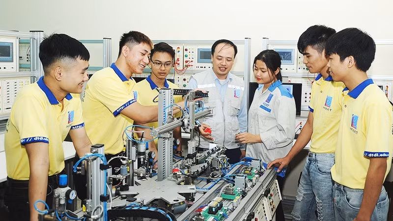 High-quality young workers need to be trained to take advantage of this benefit. Photo: NAM HAI