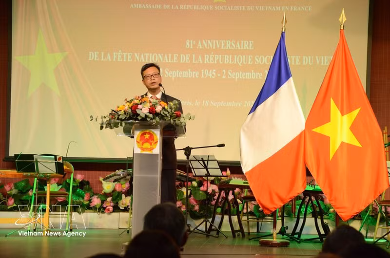 Vietnamese Ambassador to France Trinh Duc Hai addresses the ceremony in Paris on September 18. (Photo: VNA)