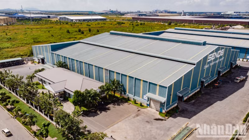 A transparent legal environment and effective implementation capacity contribute to transforming Viet Nam’s growth into investment opportunities. (Photo: Contributor)