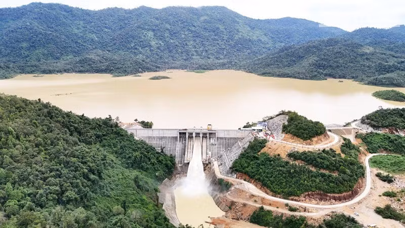 Song Cho 1 Reservoir is located in Trung Khanh Vinh, Bac Khanh Vinh and Nam Ninh Hoa communes, with a capacity of 110 million m3 (the second largest in Khanh Hoa Province), effectively fulfilling its role in storing water for production and daily life and contributing to local socio-economic development. (Photo: NGUYEN TRUNG)