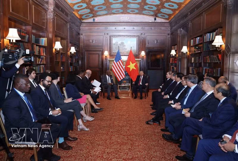 General Secretary of the Communist Party of Viet Nam Central Committee and President To Lam has a meeting in New York on September 21 with a group of US House lawmakers led by Representative Gregory Meeks, Ranking Member of the House Foreign Affairs Committee. (Photo: VNA)