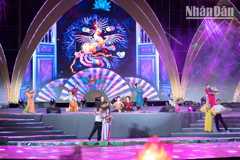 Held over three days from June 26 to June 28, the festival offers a wide range of cultural and artistic experiences at various venues across Tay Ho Ward.