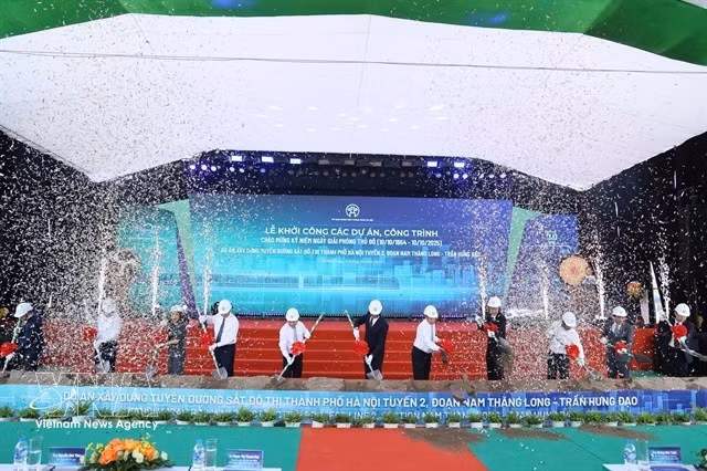 Ha Noi city's leaders at a ceremony to start the Nam Thang Long-Tran Hung Dao metro line project. (Illustrative photo: VNA)