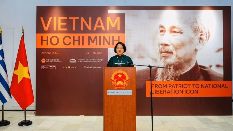 Vietnamese Ambassador to Greece Pham Thi Thu Huong delivers remarks at the event. (Photo: Embassy of Viet Nam in Greece)