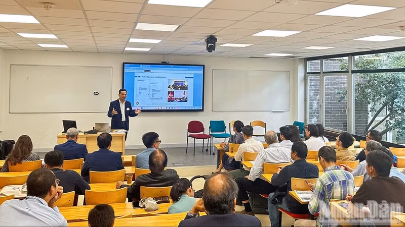 The workshop brought together around 70 experts and representatives from regulatory agencies, research institutes, enterprises and international organisations in the nuclear sector. (Photo: TRUNG HUNG)