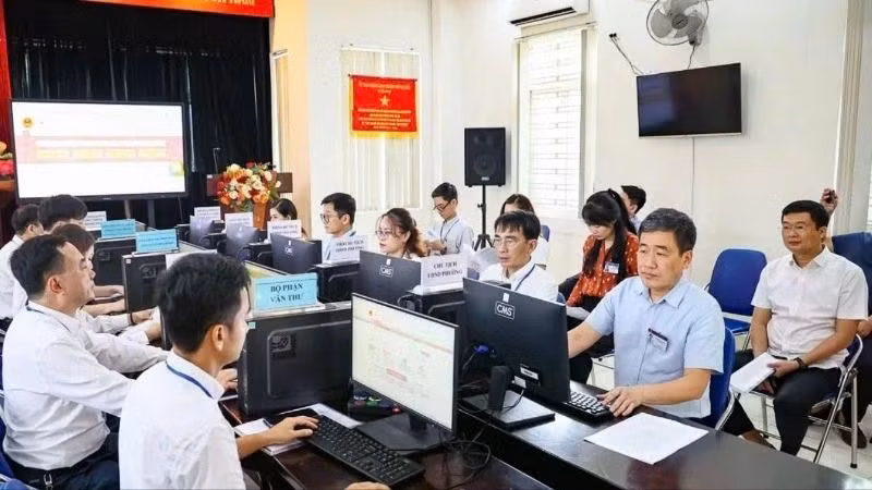 Ha Noi piloting the two-tier local government model across 126 newly established communes and wards citywide. (Photo: THE DAI) 