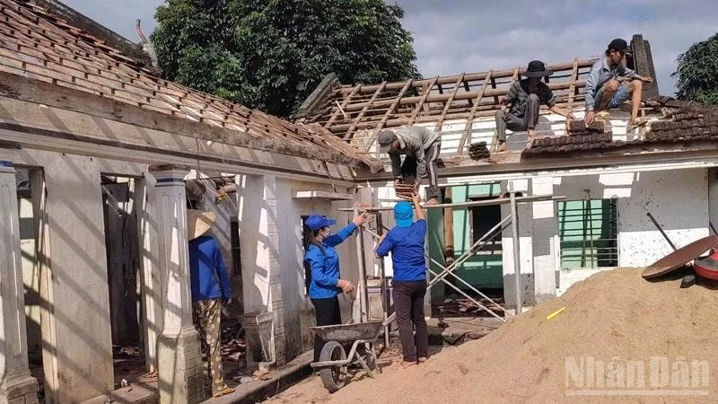 Joining hands to eliminate temporary and dilapidated houses for the poor