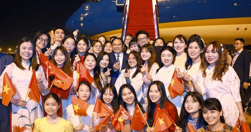 Farewell ceremony for Prime Minister Pham Minh Chinh on the conclusion of his trip to the 16th WEF Tianjin and official working visit to China. (Photo: VNA)
