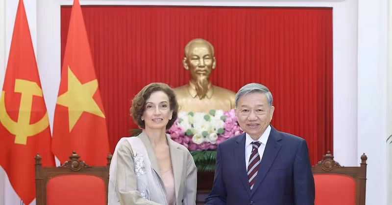 Party General Secretary To Lam (R) receives UNESCO Director-General Audrey Azoulay in Hanoi on June 27. (Photo: VNA)
