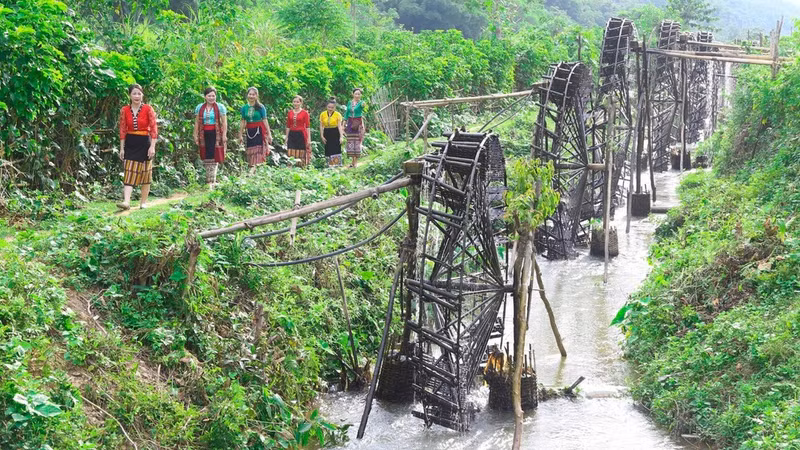 In addition to its landscapes, western Nghe An is home to many distinctive cultural traditions preserved by ethnic minority communities.