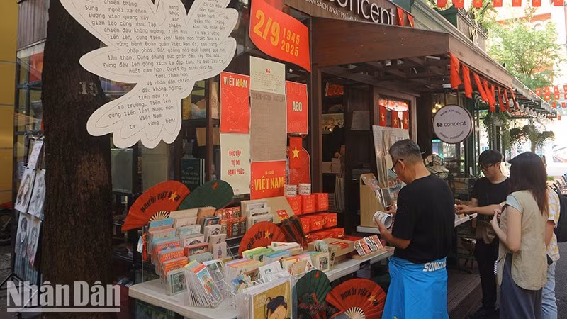 Visitors at Ho Chi Minh City Book Street during celebrations marking the 80th anniversary of National Day on September 2. (Photo: LINH BAO)