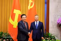 Nguyen Xuan Thang, member of the 13th Party Central Committee's Political Bureau and Chairman of the Central Theory Council (left) and Li Shulei, Politburo member, Secretary of the CPC Central Committee’s Secretariat, and Head of the CPC Central Committee’s Publicity Department, (Photo: VNA)