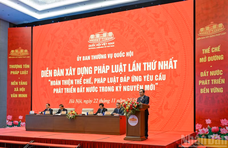 National Assembly Chairman Tran Thanh Man addresses the forum. (Photo: NDO/Duy Linh)