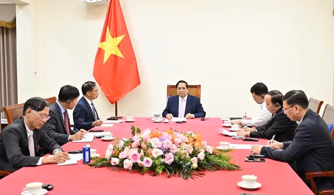The phone talks focus on regional issues and bilateral cooperation. (Photo: VNA)