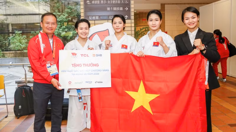 Karate team congratulated on winning Viet Nam’s first gold at ASIAD 2026 (Photo: BUI LUONG)