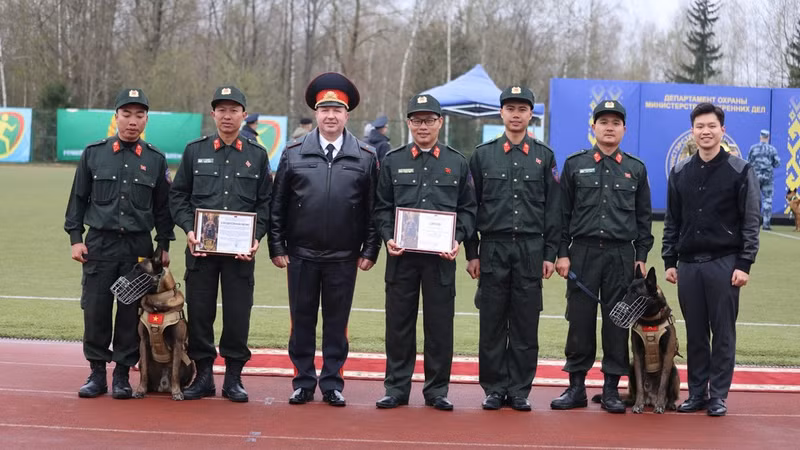 Viet Nam’s mobile police secure third place at international dog training competition in Belarus