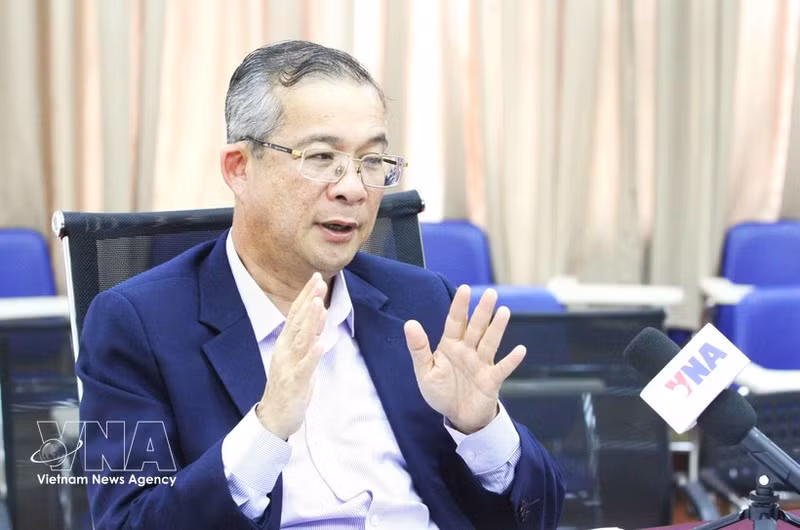 Associate Professor Dr. Neak Chandarith, Director of the Institute for International Studies and Public Policy (IISPP) at the Royal University of Phnom Penh (RUPP), in an interview granted to the Vietnam News Agency. (Photo: VNA)