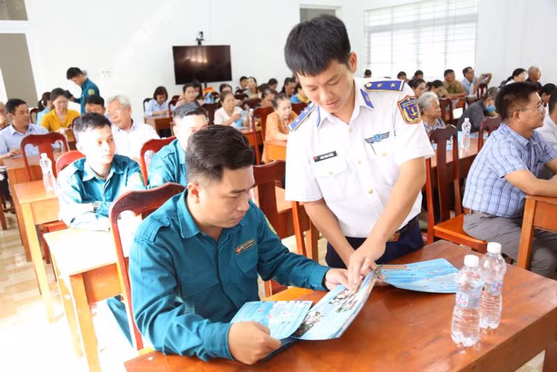 phat-to-roi-tuyen-truyen-cho-nhan-dan.jpg