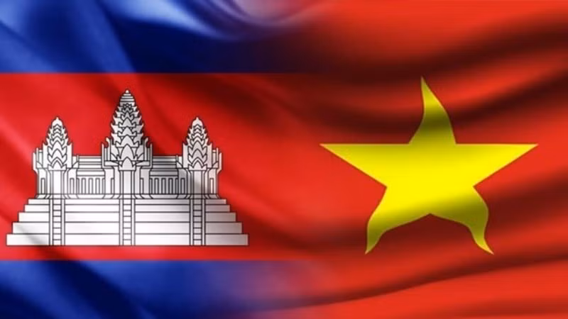 Strengthening political trust, consolidating the traditional friendship between Viet Nam and Cambodia