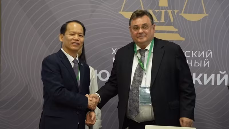 Minister of Justice Hoang Thanh Tung meets with Russian Minister of Justice Konstantin Chuychenko on June 24, 2026. (Photo: VNA)