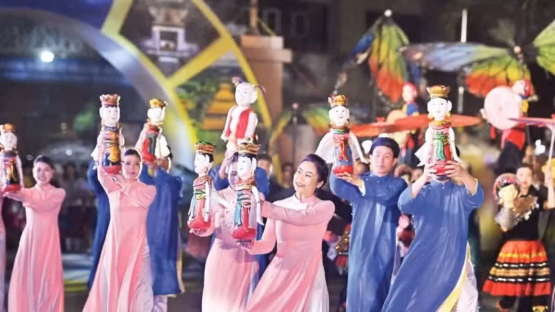 A performance at the Hoa Lu Festival in Ninh Binh Province (Photo: DANG KHOA)