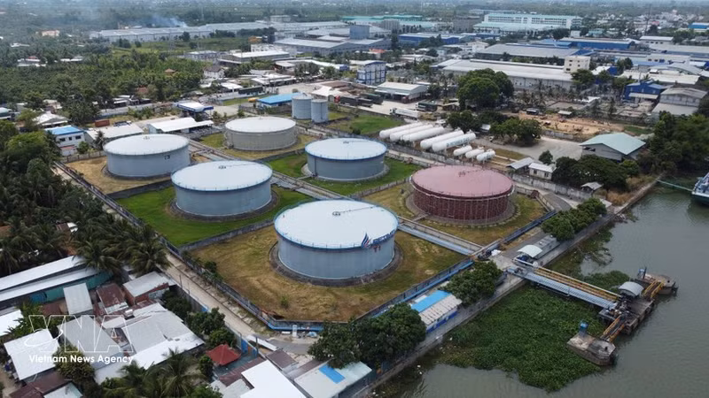 The Tran Quoc Toan petroleum depot (located in My Ngai ward, Dong Thap province) of the Dong Thap Petroleum Trading Joint Stock Company (Petimex) (Photo: VNA)