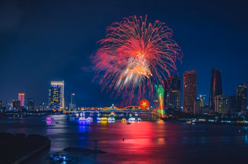 Da Nang International Fireworks Festival listed by Travel + Leisure among top summer festivals worldwide. (Photo: Sun Group)