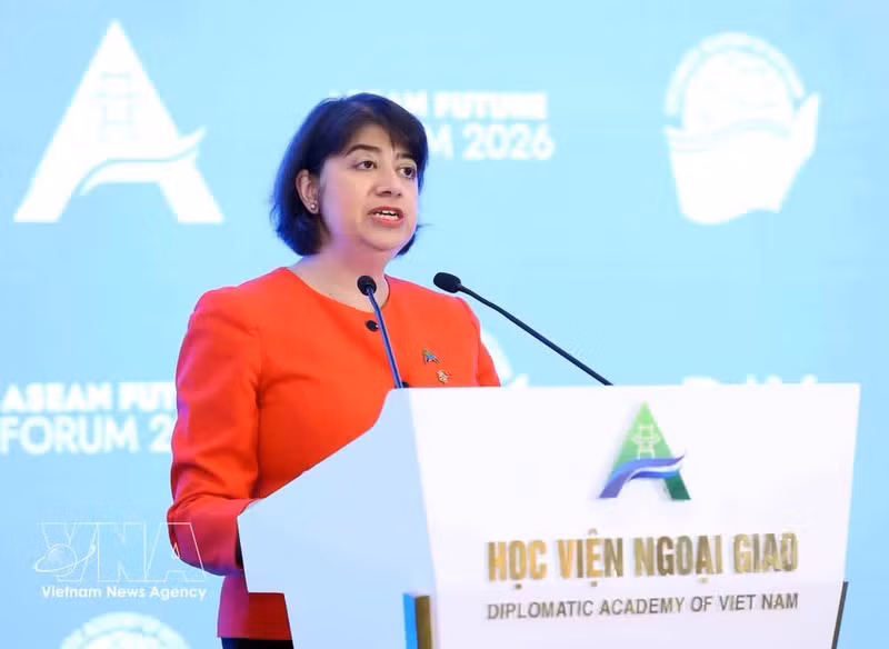 Seema Malhotra, Parliamentary Under-Secretary of State at the UK Foreign, Commonwealth and Development Office, addresses the session. (Photo; VNA)