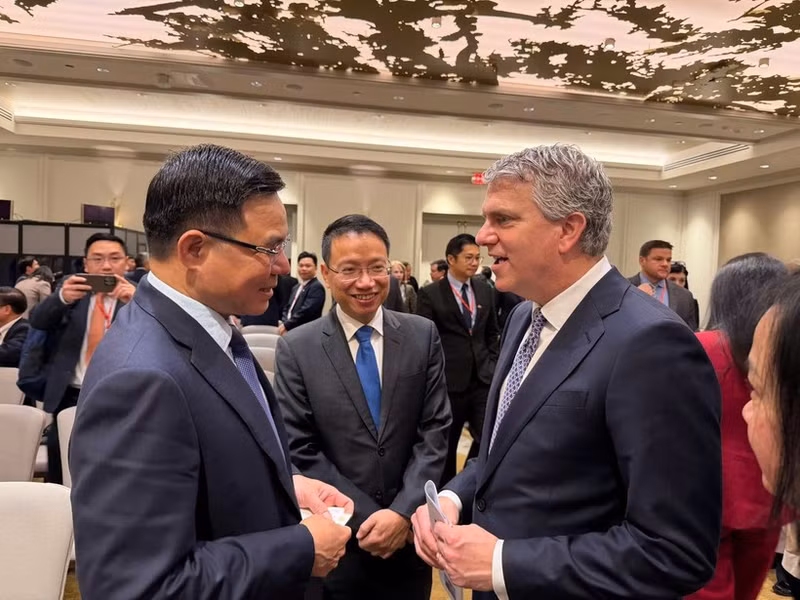 Vietnamese Acting Minister of Industry and Trade Le Manh Hung (L) meets with David Fogel, US Assistant Secretary of Commerce and Director General of the United States and Foreign Commercial Service for the International Trade Administration (ITA) (Source: MoIT)
