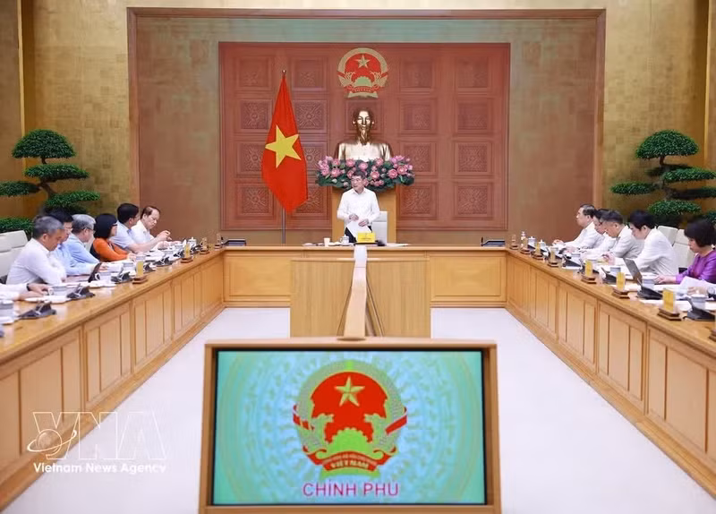 Prime Minister Le Minh Hung chairs the working session with the Ministry of Justice in Ha Noi on May 11. (Photo: VNA)