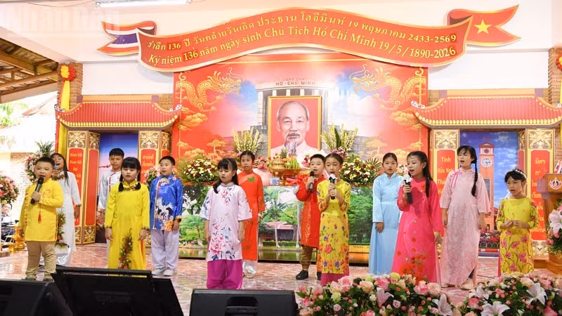 A performance at the celebration commemorating the 136th birth anniversary of President Ho Chi Minh in Nakhon Phanom Province, Thailand