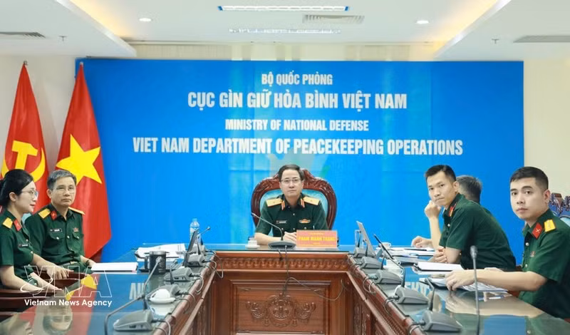 The Vietnamese delegation led by Major General Pham Manh Thang, Director of the Viet Nam Department of Peacekeeping Operations, at the 10th meeting of the ASEAN Peacekeeping Centres Network (APCN), held online from May 4–8. (Photo: VNA)