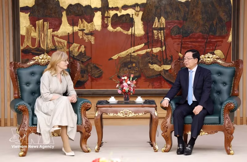 Deputy Prime Minister Ho Quoc Dung (right) and European Commissioner for Startups, Research and Innovation Ekaterina Zaharieva at their meeting on May 26, 2026 (Photo: VNA)