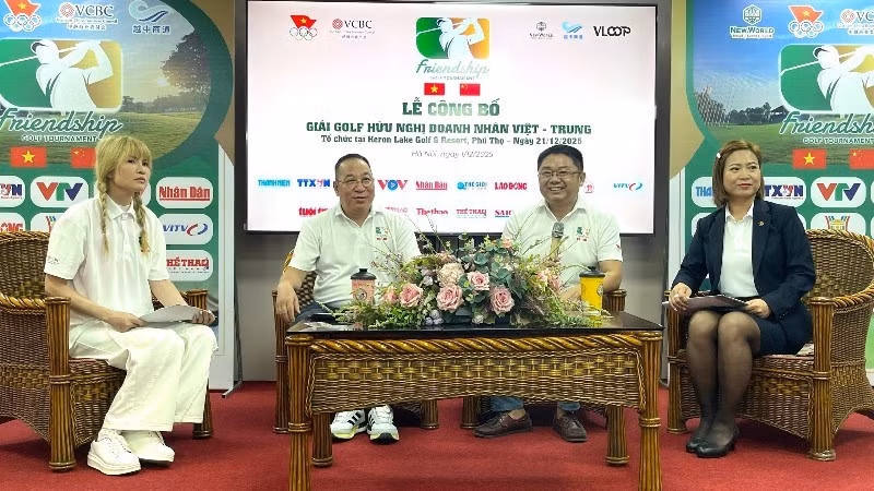 Delegates at the announcement ceremony