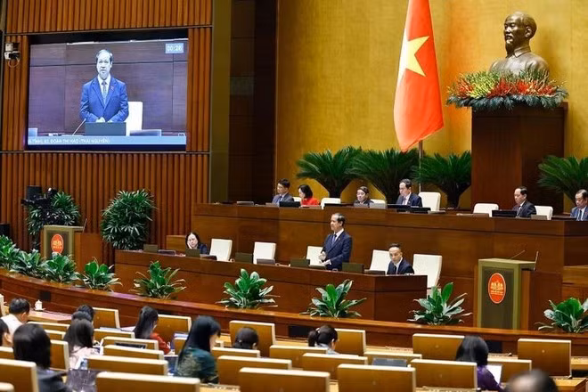 Minister of Education and Training Nguyen Kim Son speaks at the Q&amp;A session (Photo: VNA)