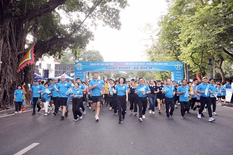 More than 5,000 runners join Ha Noi Moi Newspaper Run for Peace 2026
