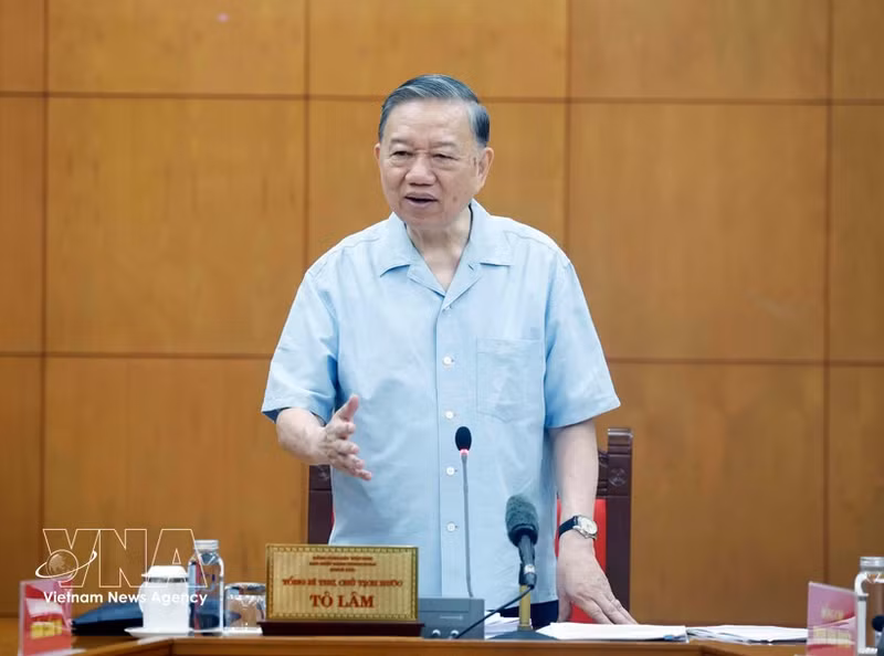 General Secretary of the Communist Party of Viet Nam Central Committee and State President To Lam speaks at the working session in Ha Noi with the Party Central Committee’s Commission for Policies and Strategies and relevant agencies on assessing national development resources. (Photo: VNA)