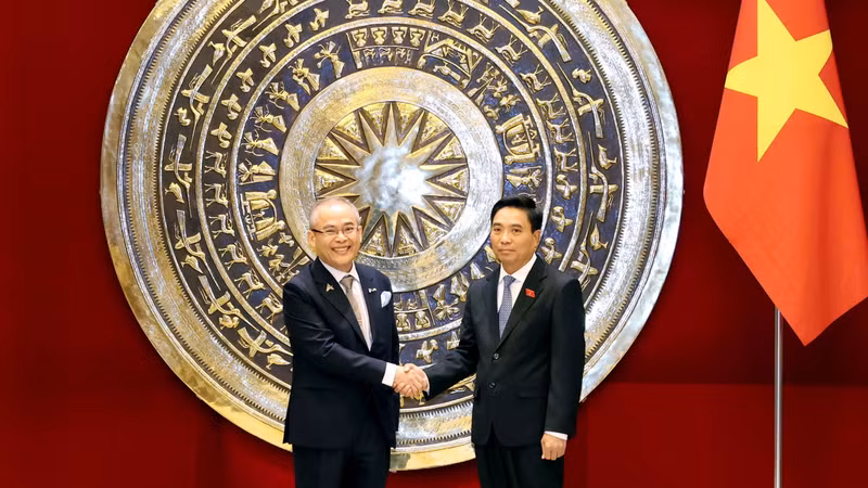NA Vice Chairman Nguyen Doan Anh (R) and AIPA Secretary-General Chem Widhya. (Photo: daibieunhandan.vn)