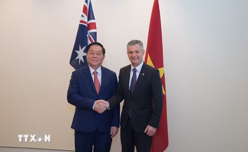 Nguyen Trong Nghia, Politburo member and Secretary of the Party Central Committee, meets with Australian Assistant Minister for Foreign Affairs and Trade and Assistant Minister for Immigration Matthew Thistlethwaite. (Photo: VNA)